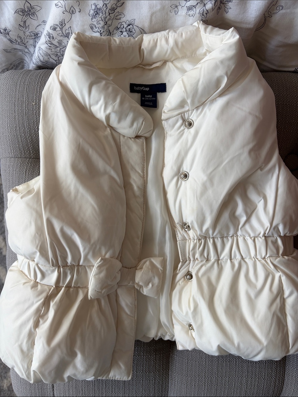 GAP toddler girls Cream Quilted Puffer Vest with Bow Waist